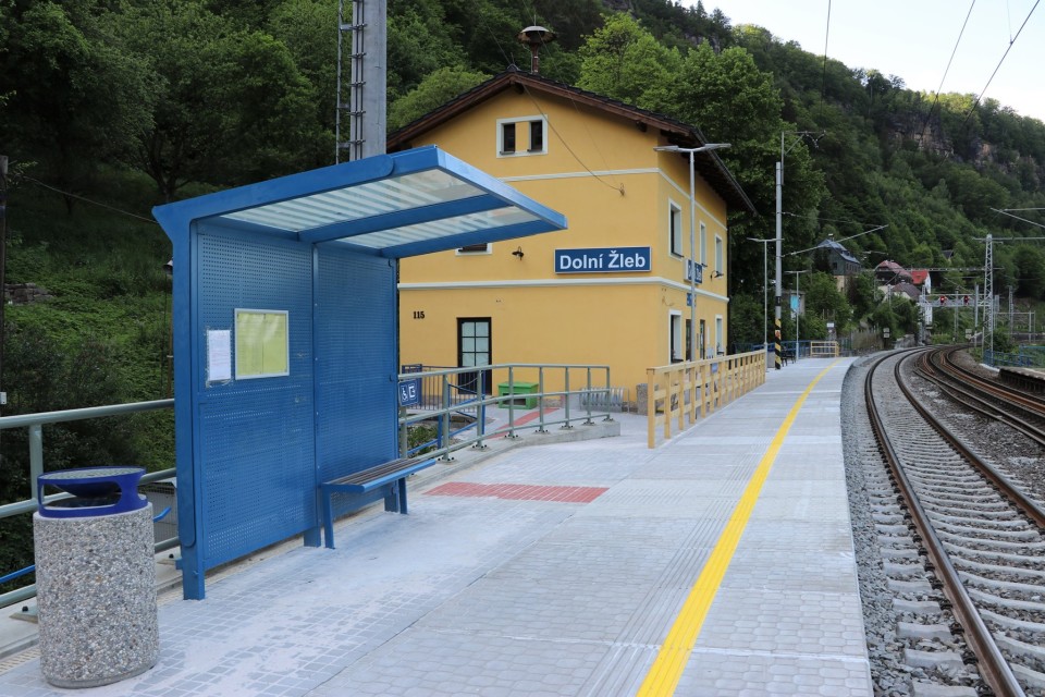 Železniční stanice Dolní Žleb