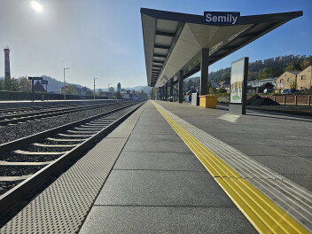 Železniční zastávka Semily