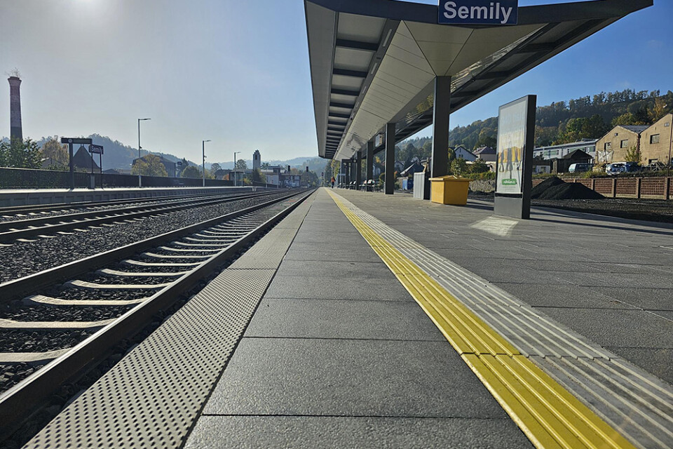 Železniční zastávka Semily